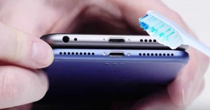 Hướng dẫn vệ sinh loa iPhone đơn giản dễ thực hiện, đúng cách nhất