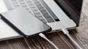 Thủ phạm khiến sạc Pin iPhone lâu đầy, mà nhiều người không biết?